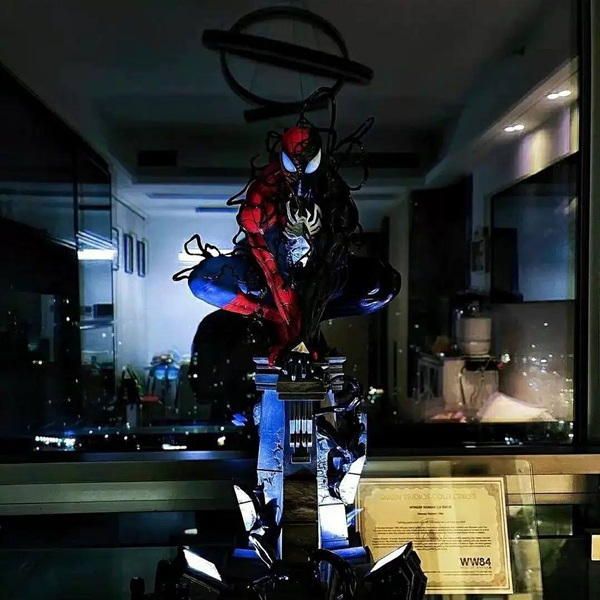 فیگور اورجینال اسپایدر من و ونوم نشسته Marvel Spiderman Venom Symbiote